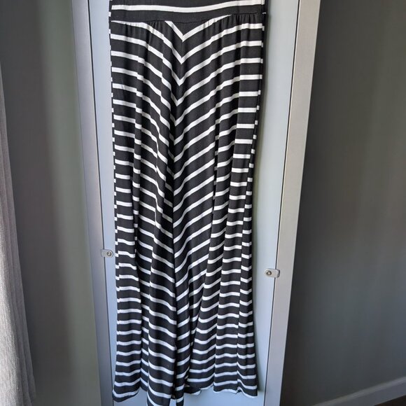 long knit black and white striped skirt. women's Medium - Picture 2 of 3